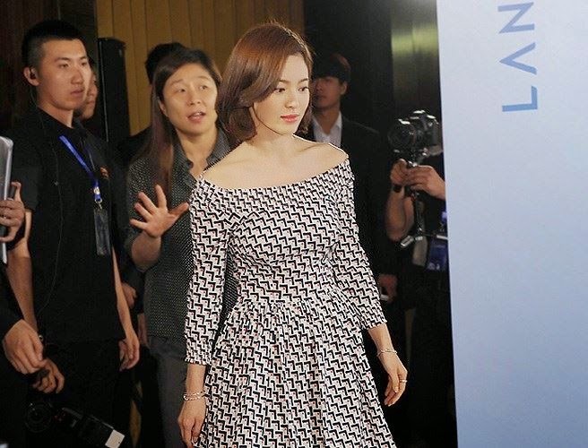 Song Hye Kyo đẹp dịu dàng tại Bắc Kinh - ảnh 4
